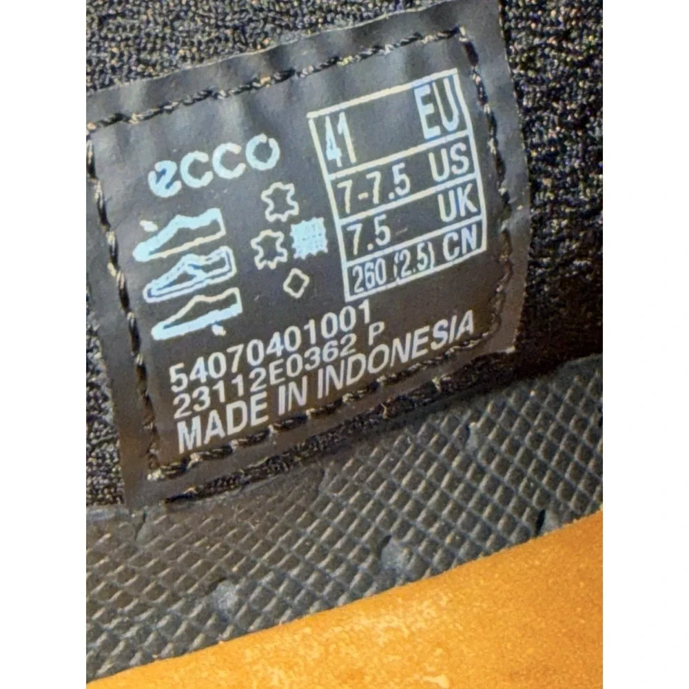 Ecco Helsinki 2.0‎ Mens Size 7-7.5 Black Casual Leather Apron Toe Slip On Shoes